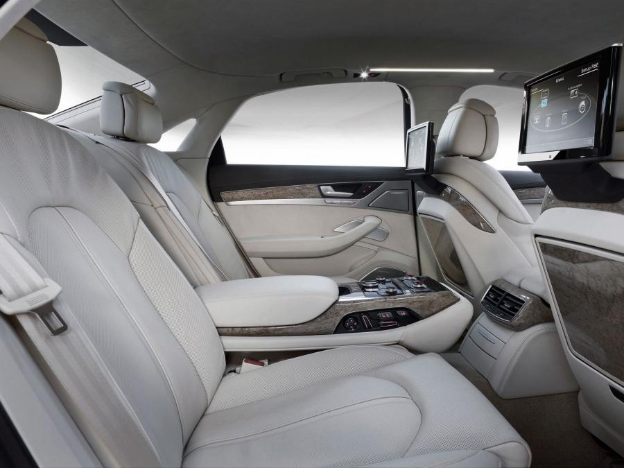 Интерьер Audi A8 4.2 TDI Quattro (D4) 2010 года  (WW) (фото 5 из 16)